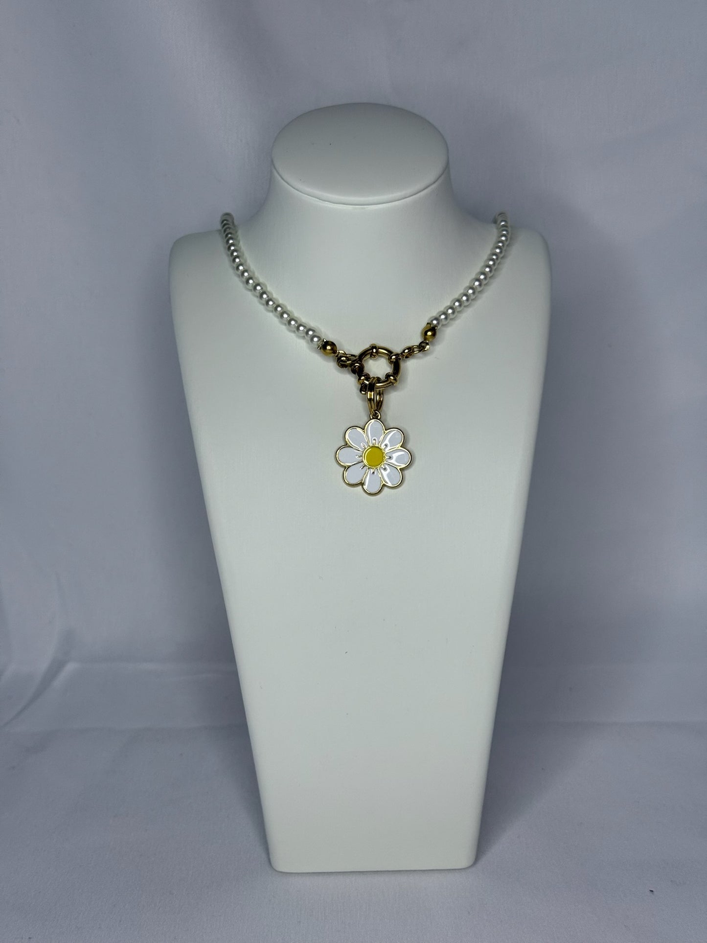 Token CM White Daisy